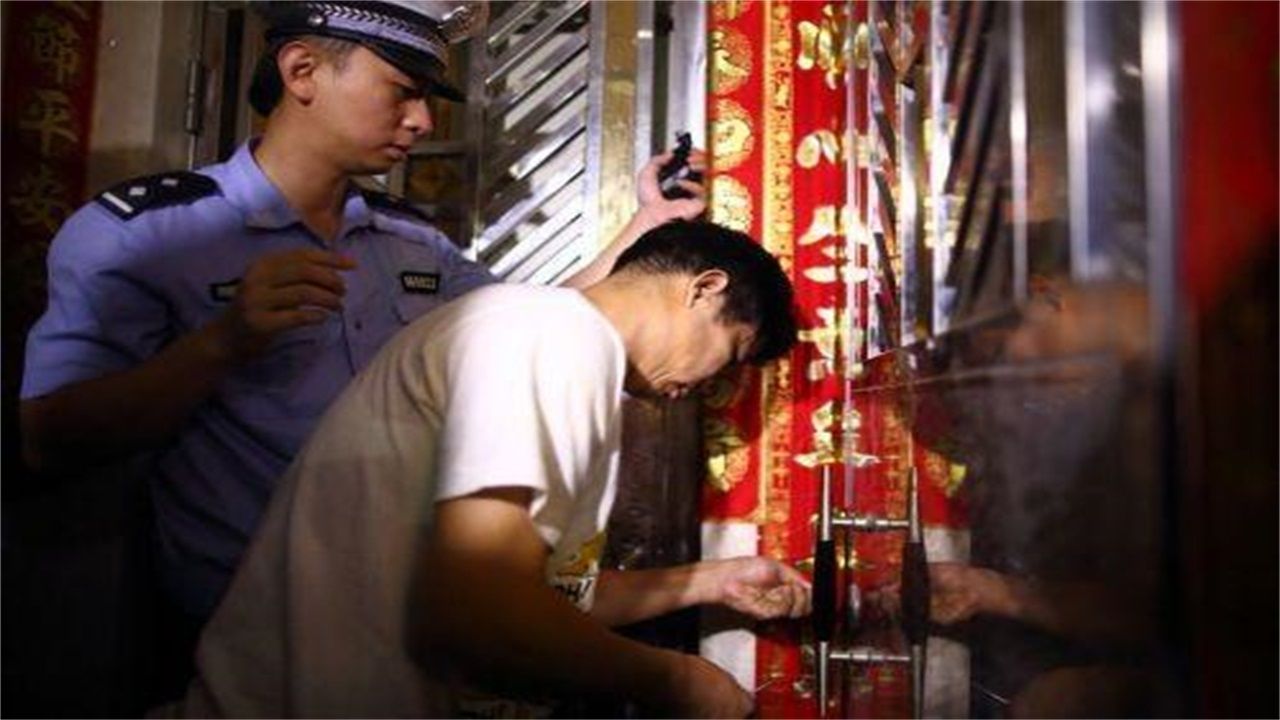 固原请开锁师傅开了锁后，师傅为什么一般都不进门，就算主人请也不进去？